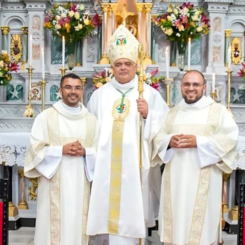 Diocese de Caetité ganha dois novos padres ordenados por Dom Carvalho