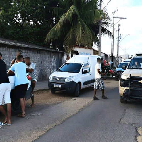 Entregadores protestam em Carinhanha após encerramento de operações e cobram pagamentos atrasados