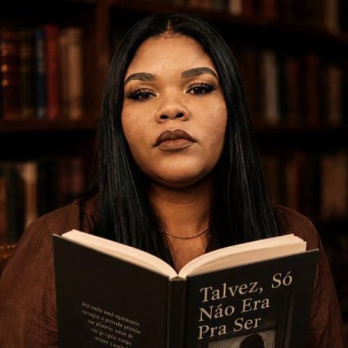 Escritora de Riacho de Santana ganha projeção nacional e mira Bienal do Livro do Rio