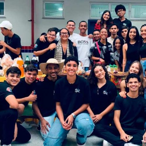 Estudantes transformam lendas e histórias de idosos em livro no interior da Bahia