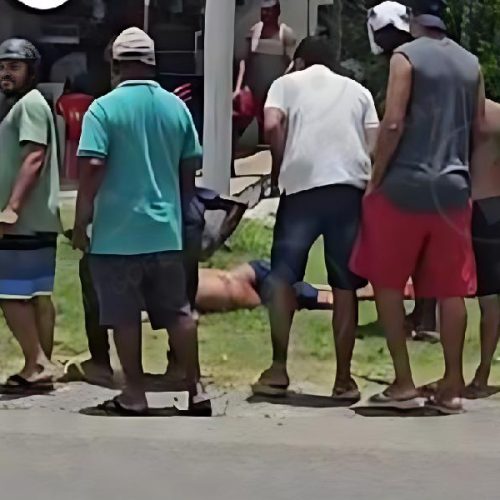 Execução em plena luz do dia: homem é morto a tiros perto de campo de futebol em Itapetinga