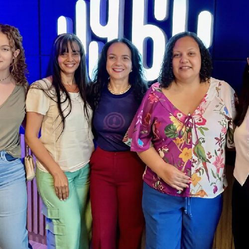 Exposição valoriza mulheres artistas e atrai público com arte e emoção em Guanambi