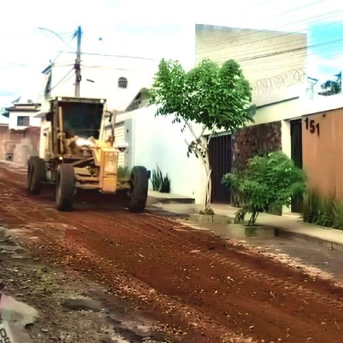 Fabrício Abrantes cumpre promessa ignorada por anos e leva asfalto à Rua Ana Lídia Viana Cardoso