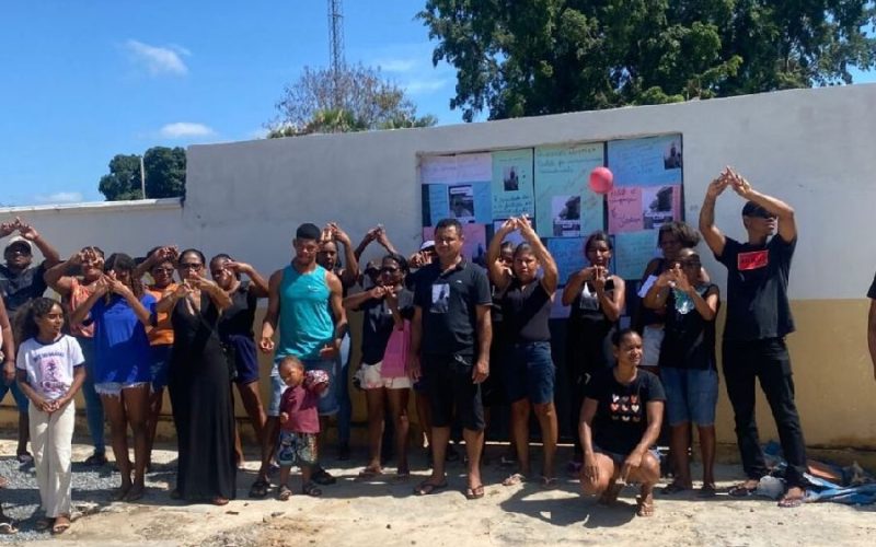 Família de Caetité protesta em Malhada e cobra justiça após morte de Robervânio Brito