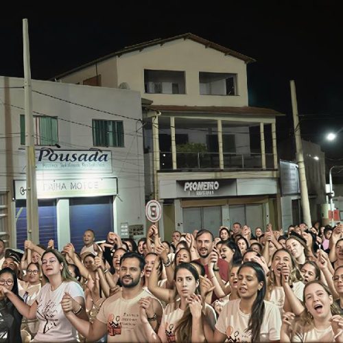 Fiéis vivem madrugada de fé em Livramento acompanhando rosário de Frei Gilson ao vivo