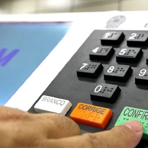 TSE conclui teste e reforça segurança das urnas para 2026