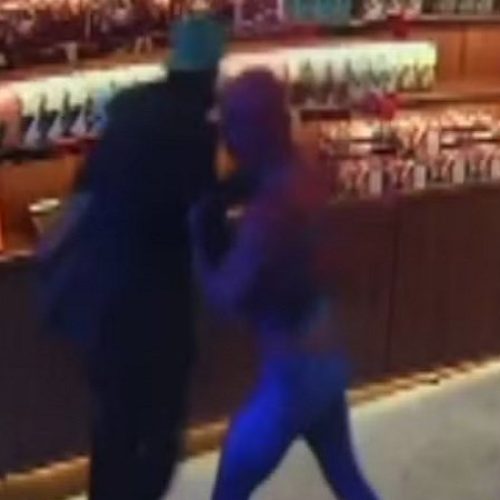 “Homem-Aranha” impede roubo em loja de chocolates e viraliza em Ilhéus