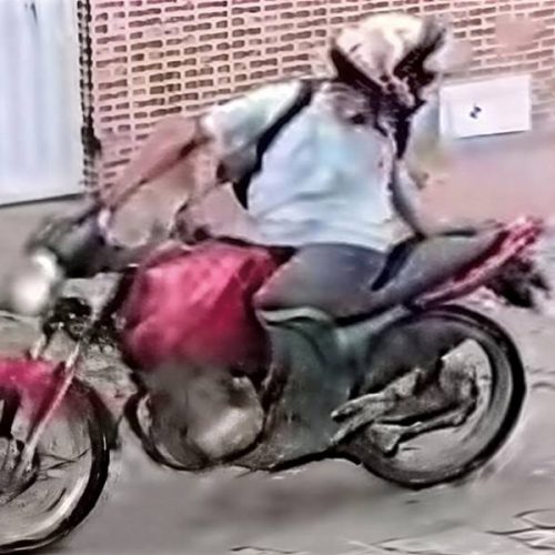 Homem armado com faca assalta mercadinho em Brumado e foge de moto