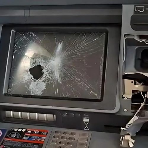 Homem com transtornos mentais depreda caixas eletrônicos em Boquira e mobiliza a polícia