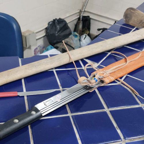 Homem é detido após ameaçar vizinhos com facão e picareta em Brumado