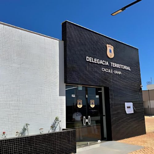 Homem é preso após agredir companheira e filho em Caculé