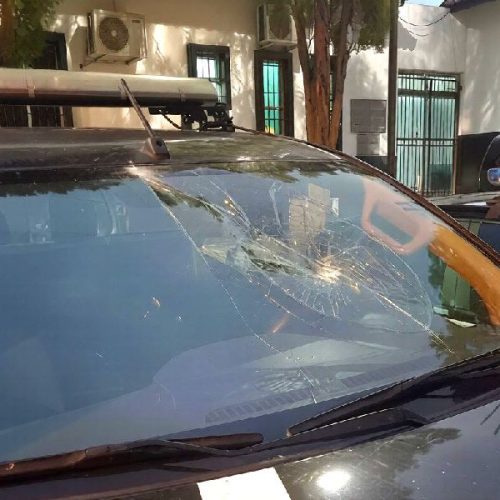 Homem é preso após quebrar vidro de viatura em frente à delegacia de Brumado