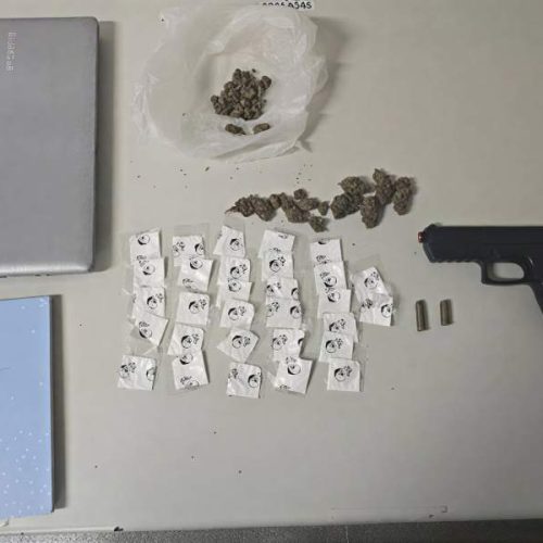 Homem é preso com drogas, simulacro de arma e munições durante ação da PM em Guanambi