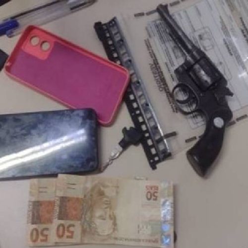 Homem é preso por porte ilegal de arma após denúncia em posto de combustíveis de Guanambi