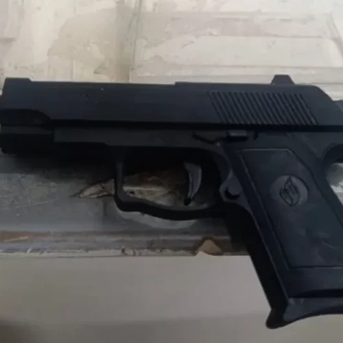 Homem embriagado é flagrado com arma falsa e acaba preso em Guanambi