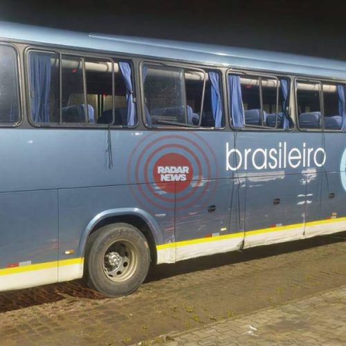 Homem furta ônibus em rodoviária na Bahia, bate em poste e é preso após perseguição de 30 quilômetros