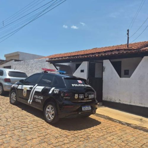 Homem vai à delegacia para depor e acaba preso ao ter mandado descoberto em Ibiassucê