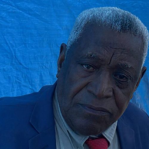 Idoso de 86 anos tenta reencontrar família em Macaúbas