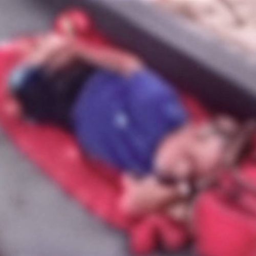Idoso recém-operado fica no chão após ambulância ser apreendida na BR-101 e cena gera revolta