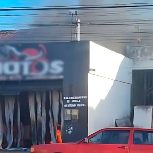 Incêndio atinge oficina de motos em Brumado e fumaça assusta moradores
