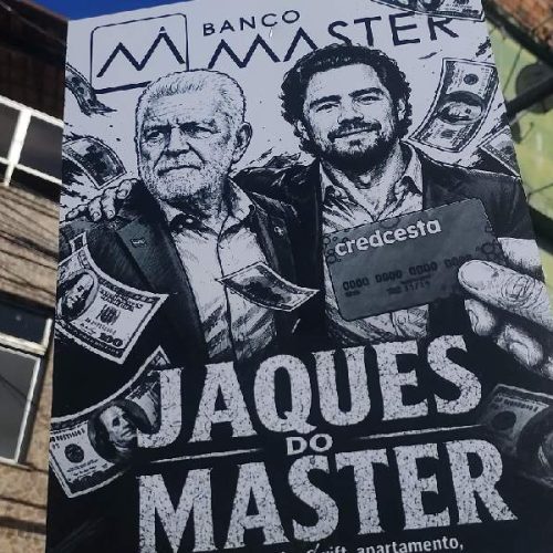 Jaques Wagner é alvo de protestos durante desfile do 2 de Julho em Salvador