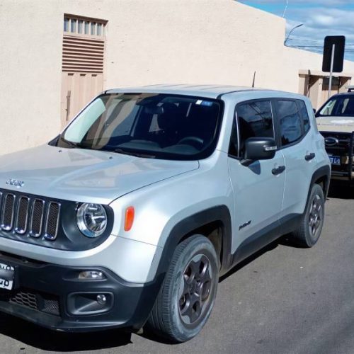 Jeep ligado a investigação de roubo de cargas é apreendido em Brumado