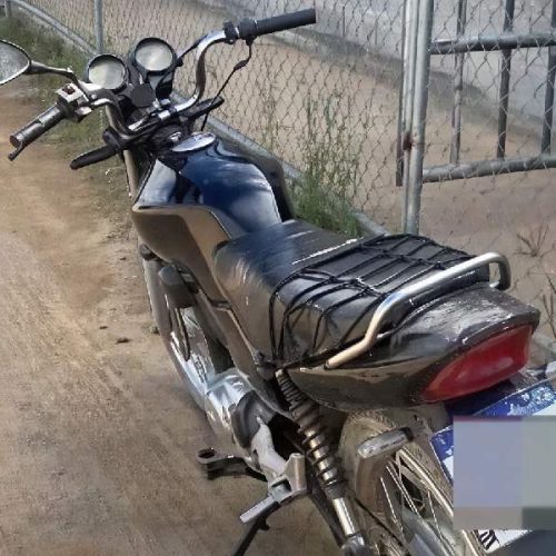 Jovem empina moto, tenta escapar da PM e acaba com veículo apreendido em Guanambi