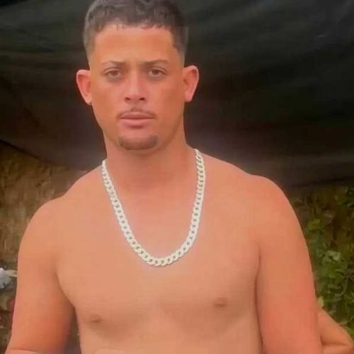 Jovem morre e amigo fica ferido após batida entre moto e caminhão na BA-262, em Anagé