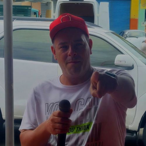 Locutor conhecido como Roberto é esfaqueado, corre para supermercado e mobiliza socorro em Vitória da Conquista
