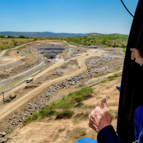 Lula inaugura adutora antes da chegada da água e atribui atraso a erro de cálculo