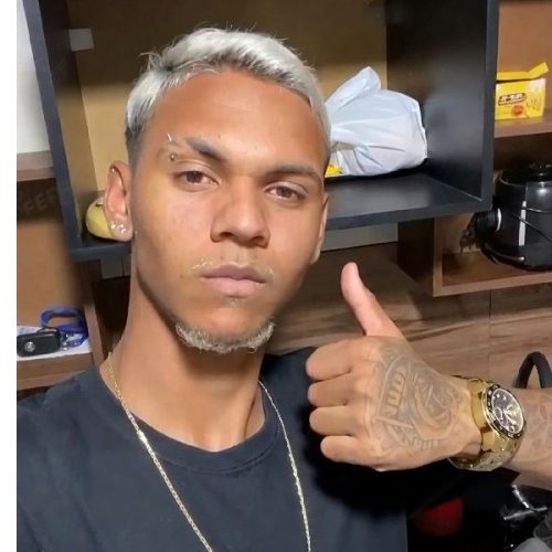 Motoboy morre após perder controle da moto e bater em muro na Avenida Juracy Magalhães, em Conquista