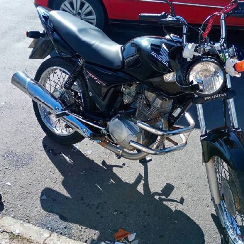 Motociclista é atingido em ultrapassagem perigosa, fica ferido e motorista em Guanambi