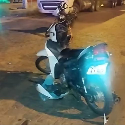 Motorista foge após atropelar motociclista e deixar idoso ferido em avenida de Brumado