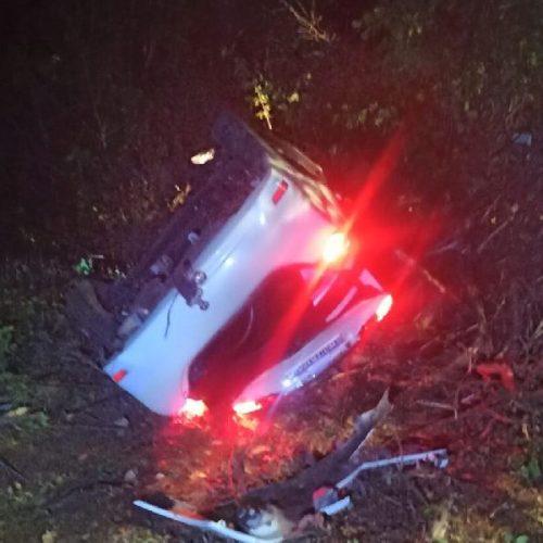 Motorista perde controle, capota carro e fica ferido na BA-938, em Guanambi