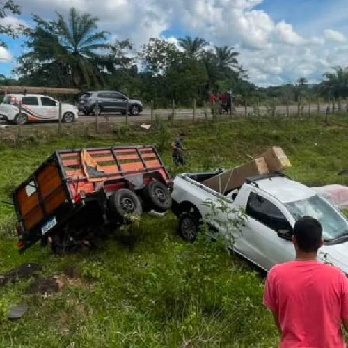 Motorista perde controle de Saveiro e sai ileso após acidente na BR-330