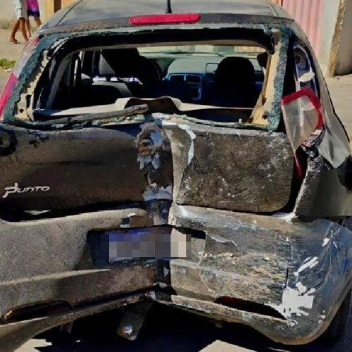 Motorista perde controle e carro invade salão de beleza em Guanambi