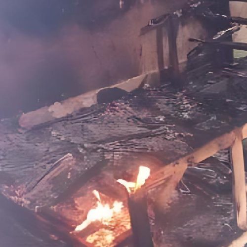 Mulher ateia fogo na casa durante discussão com companheiro em Guanambi