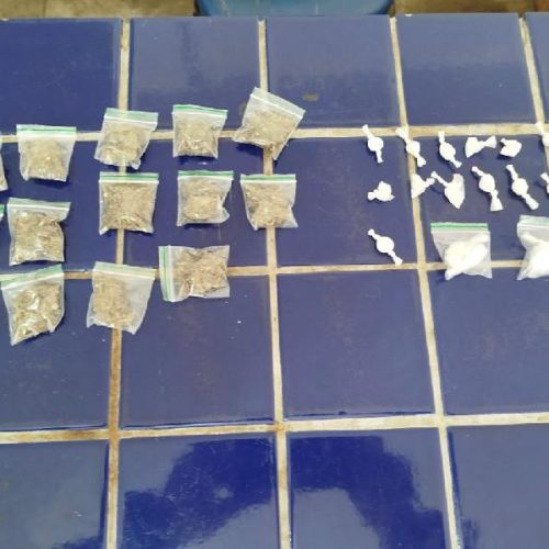 Mulher é presa com cocaína e maconha em operação da PM no centro de Brumado