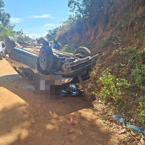 Mulher morre após carro capotar em estrada rural de Jiquiriçá