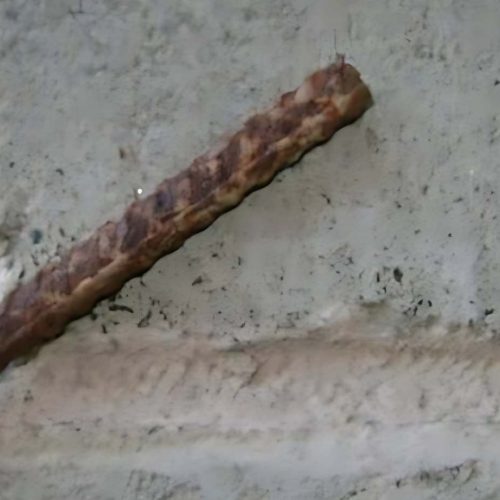 Mulher sobrevive após ser espancada com barra de ferro pelo parceiro