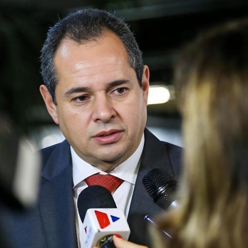 Nelson Leal aciona Justiça contra Jaques Wagner por divulgação de pesquisa falsa