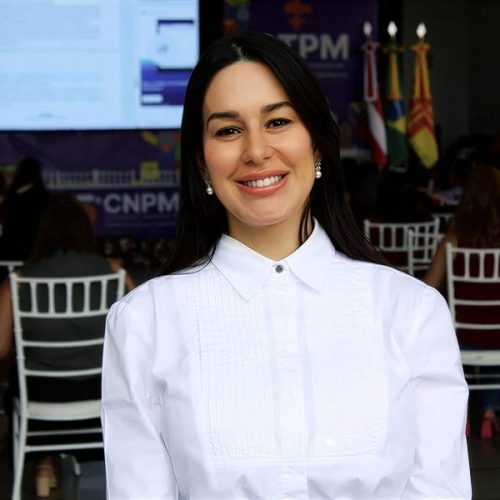 Nome da primeira-dama de Brumado, Abiara Dias ganha força nos bastidores e pode disputar vaga na AL-BA em 2026