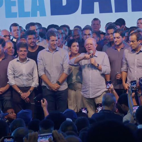 “Tenho lado e não mudei”: Zé Ronaldo faz discurso duro, rejeita convites e declara apoio firme a ACM Neto