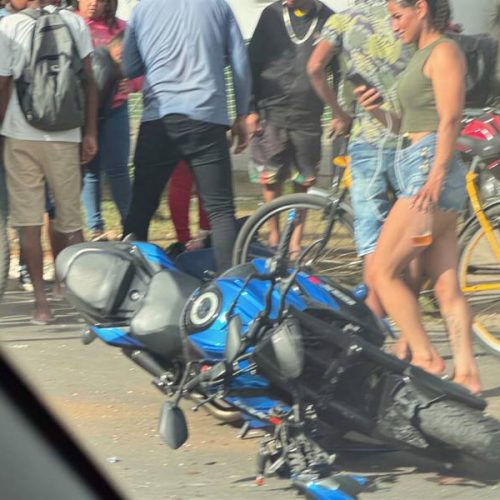 Acidente entre motocicleta e bicicleta deixa feridos na Avenida Brumado em Conquista