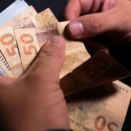 Novo salário mínimo sobe para R$ 1.621 e passa a valer em todo o país a partir desta quinta-feira