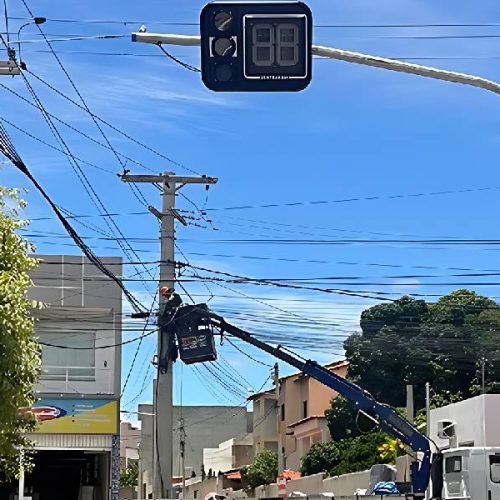 Novo semáforo muda trânsito em cruzamento estratégico de Brumado