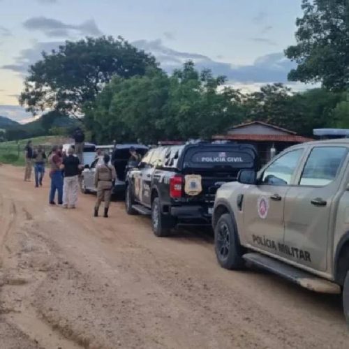 Operação Raiz Oculta prende dois e apreende drogas, armas e veículos em Guanambi
