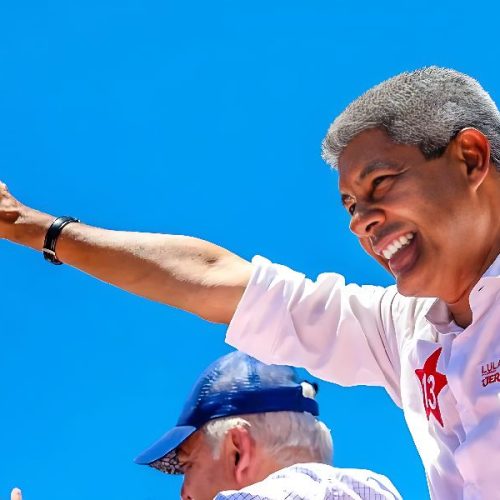 Oposição dividida fortalece Lula em 2026, afirma governador da Bahia