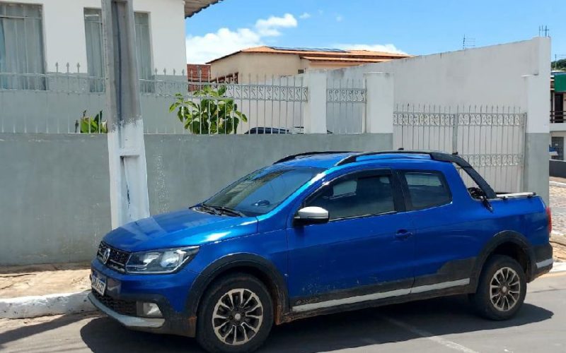 PM flagra carro adulterado e recupera veículo com restrição de furto em Tanhaçu