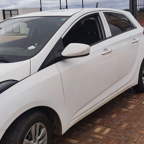 PM recupera carro roubado com placa adulterada em Caculé